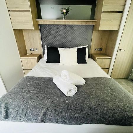Fir Tree Lodge With Hot Tub ยอร์ค ภายนอก รูปภาพ