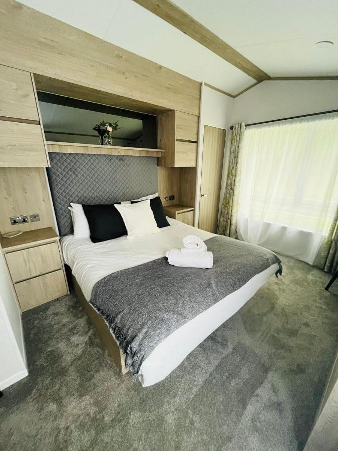 Fir Tree Lodge With Hot Tub ยอร์ค ภายนอก รูปภาพ