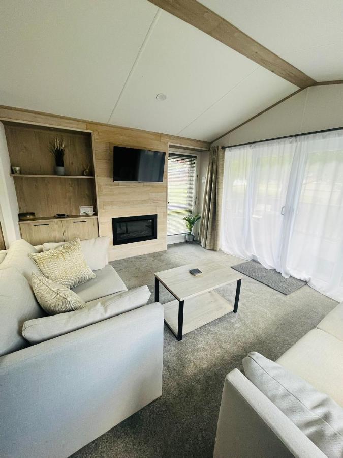 Fir Tree Lodge With Hot Tub ยอร์ค ภายนอก รูปภาพ
