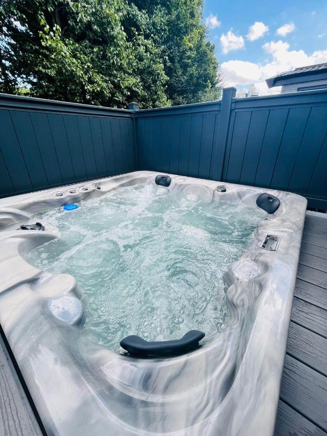 Fir Tree Lodge With Hot Tub ยอร์ค ภายนอก รูปภาพ